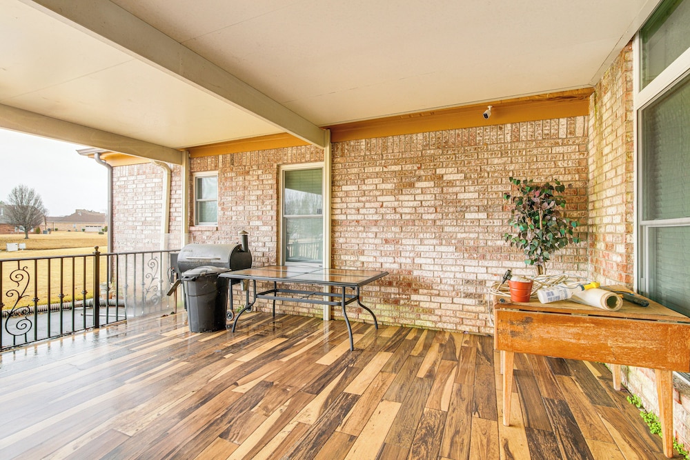 Family-friendly Gem w/ Home Office in Memphis