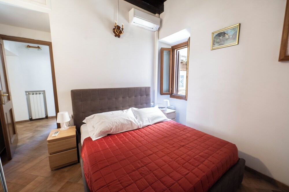 Campo De' Fiori Apartments