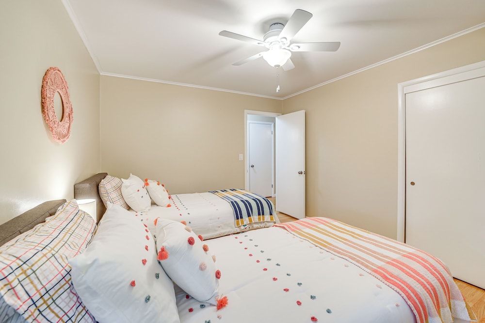 6 Mi to Dtwn: Waterfront Home in Tulsa!