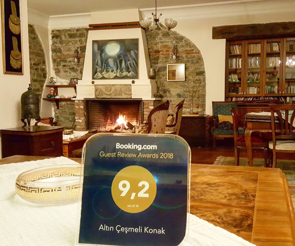 Altin Cesmeli Konak