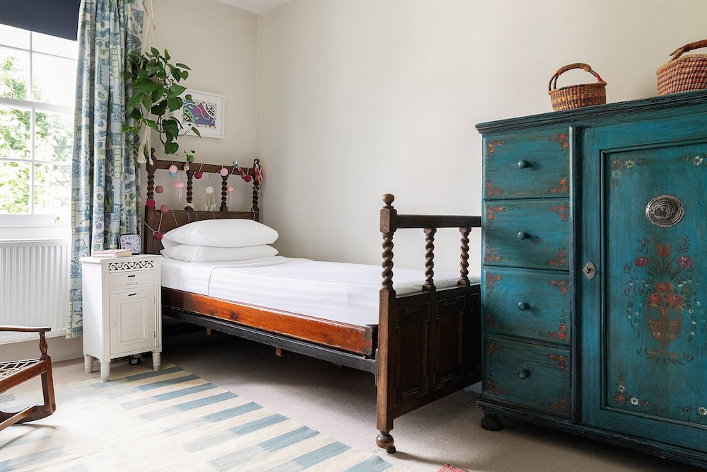 Rochester Road II by Onefinestay