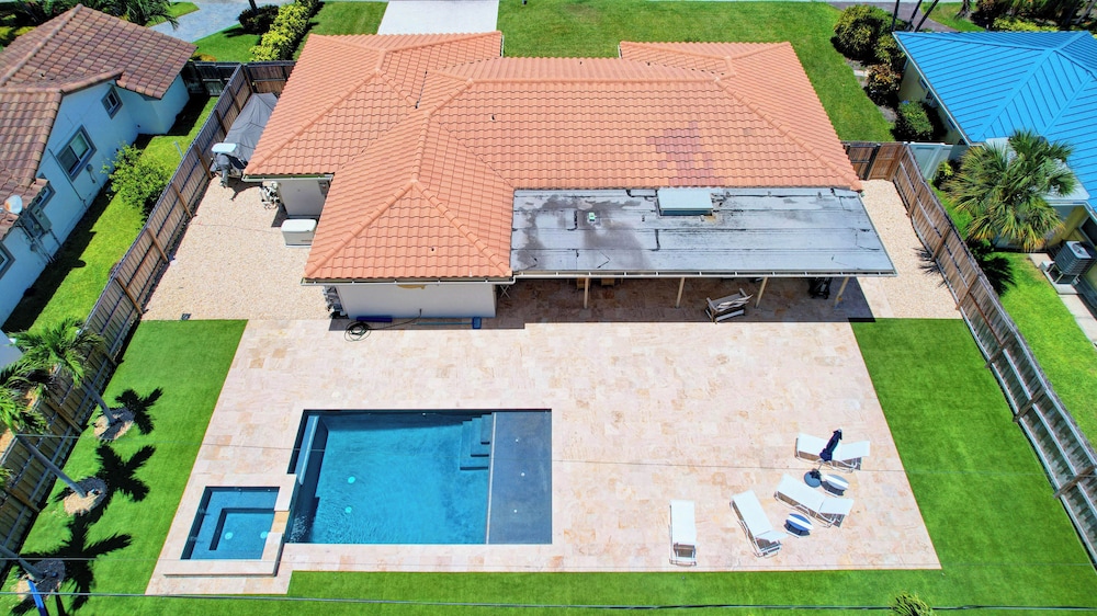 Dolphin Villa Private Pool!