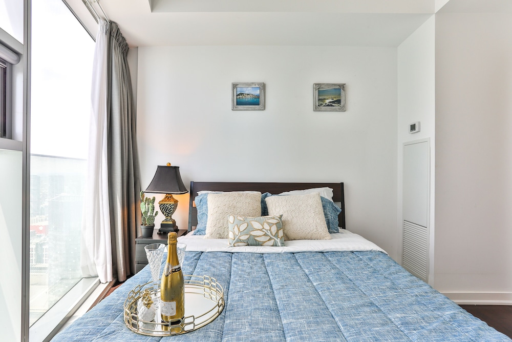 Exquisite 55th Floor 2 Bed 2 Bath Parking-4