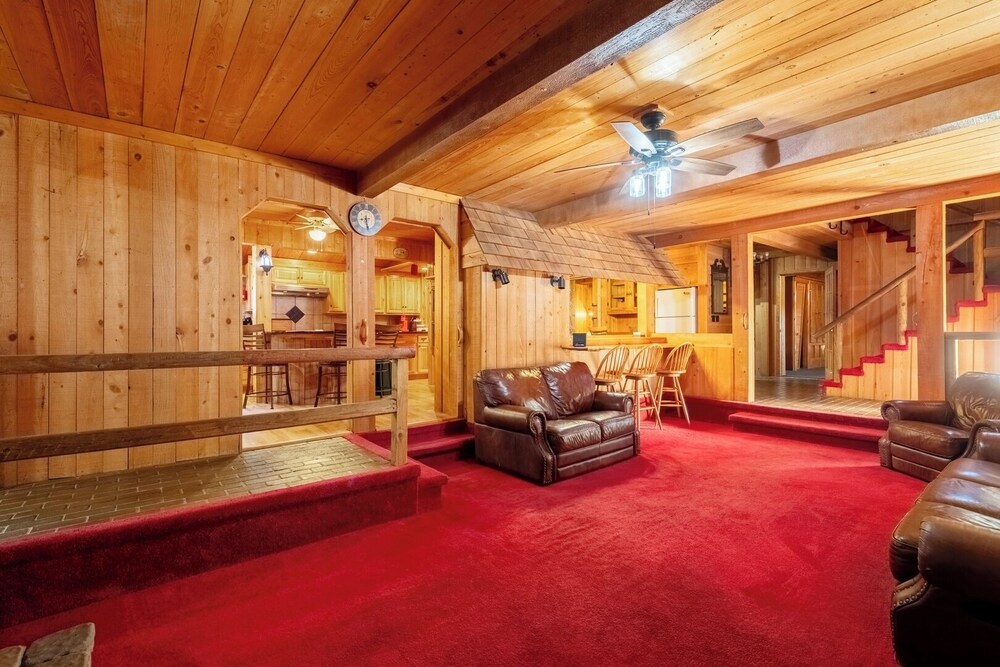 Pet-friendly 3BR Lake House Firepit & Pier