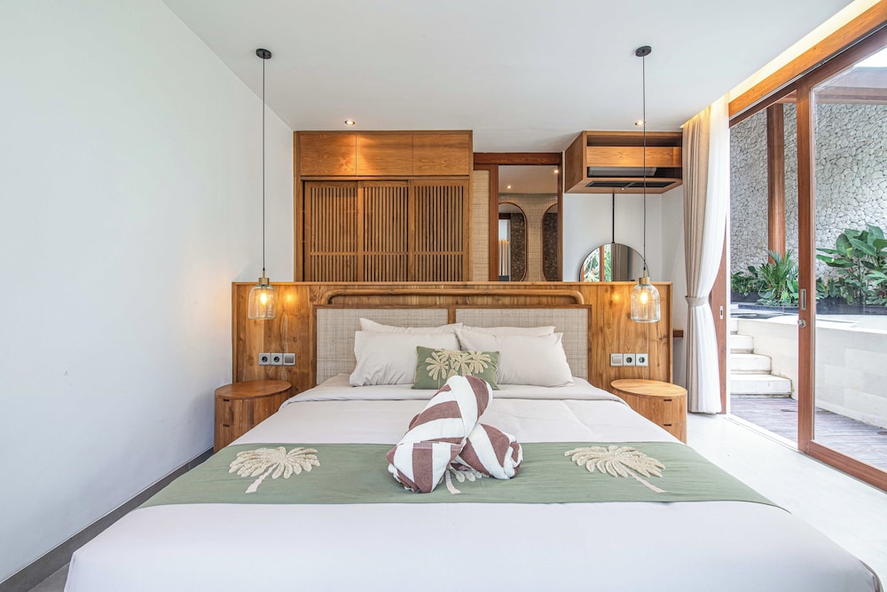 Luxury 2BR Retreat Jungle View Near Ubud Center