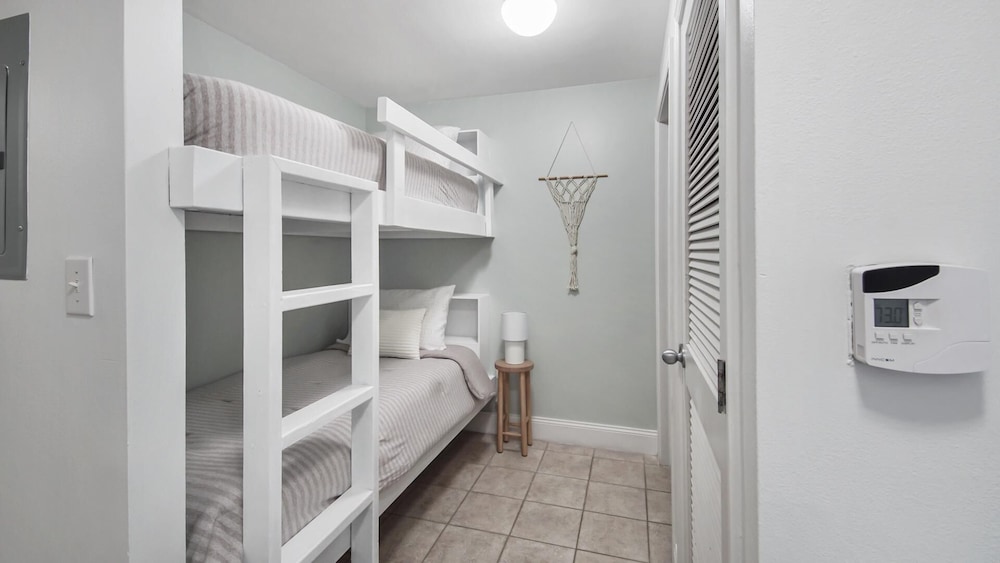 Laketown Wharf 1116