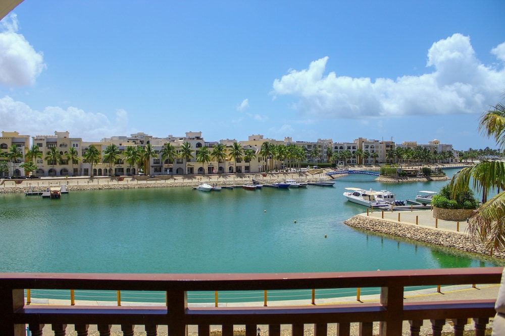 Exclusive 3-bedroom Marina Escape