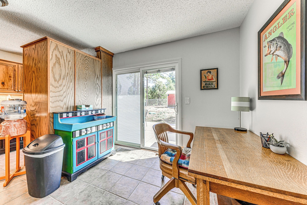 1 Mi to Alto Lake: Mtn-view Home w/ Large Yard!