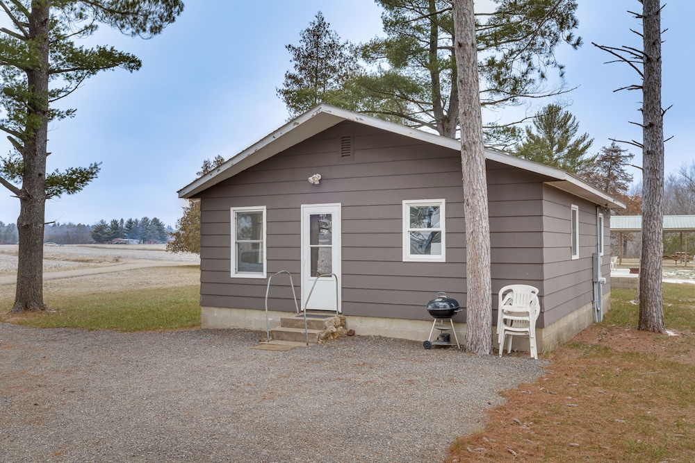 Pet-friendly Cabin Retreat: Wisconsin River Access view 2