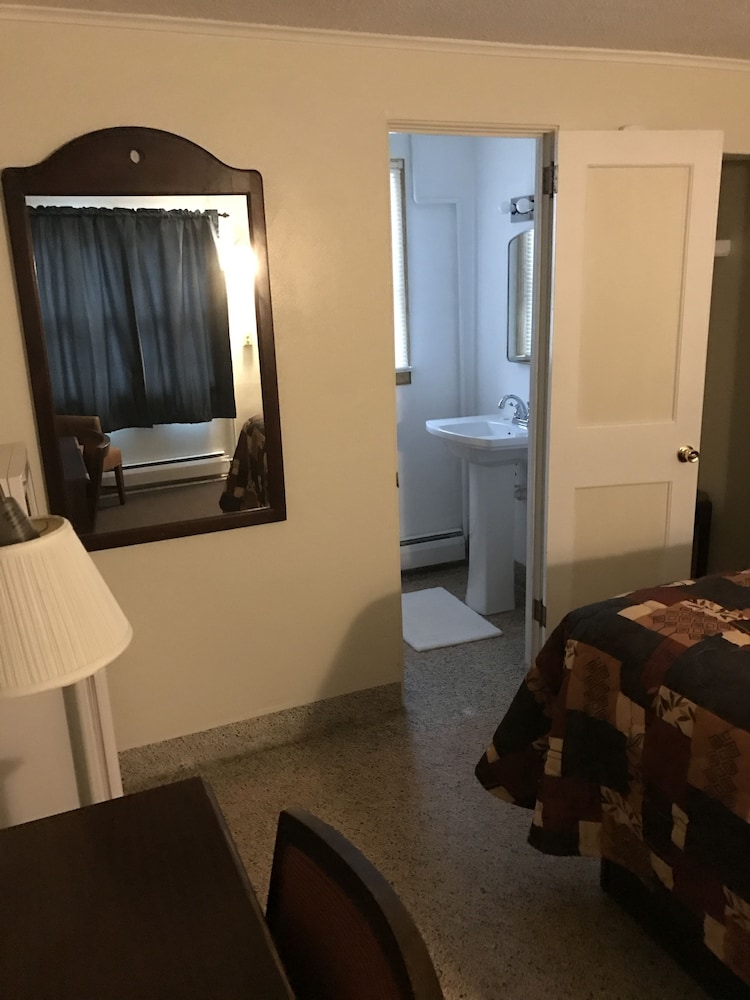 The Evergreen Motel