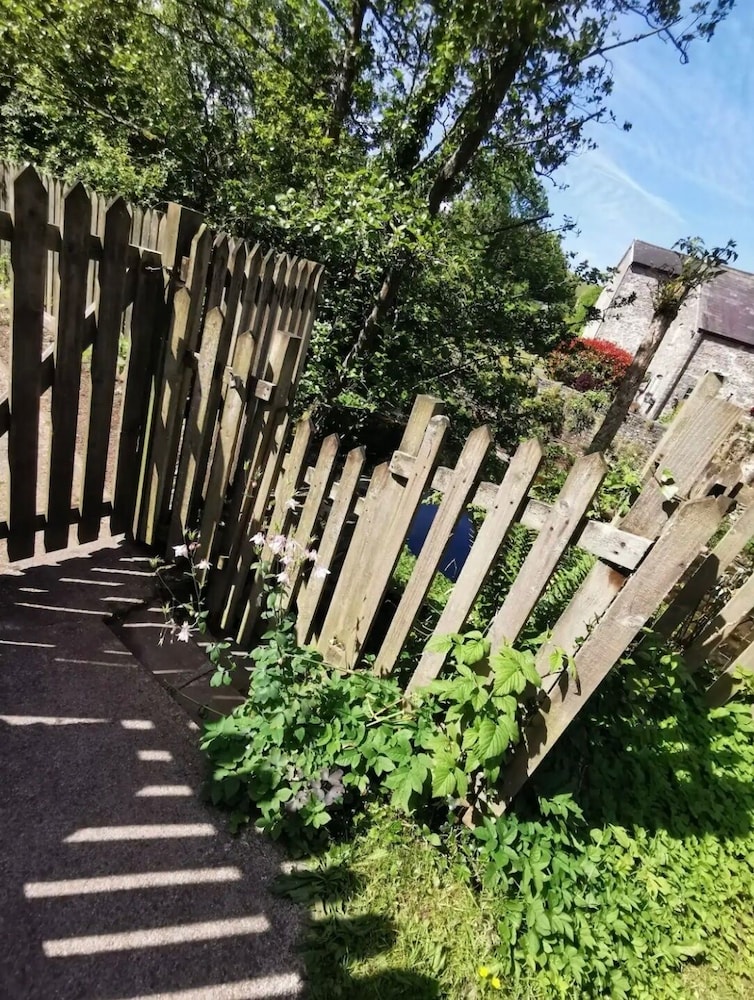 Rustic 2bedroom Cottage With Garden in Sennybridge