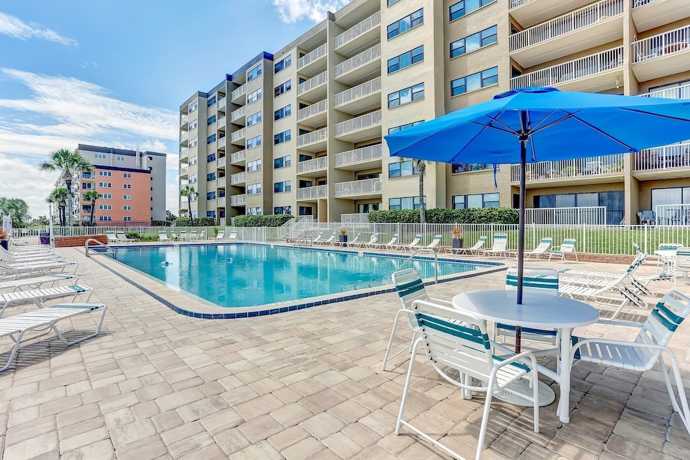 Fernandina Beach Vacations - Enchanting Ground Unit Condo Few Steps Away from the Ocean Side by RedAwning - Property Image 23