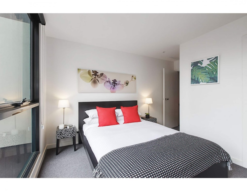 2 bed Apartment in Trendy Collingwood