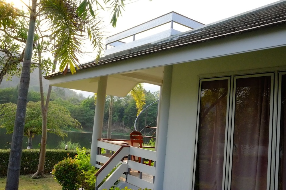Lumphachi Lakehill Resort