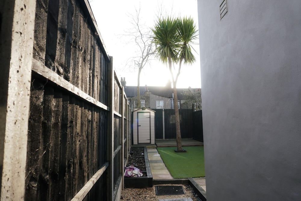3 Bed-sleeps 7-garden-parking-town Centre
