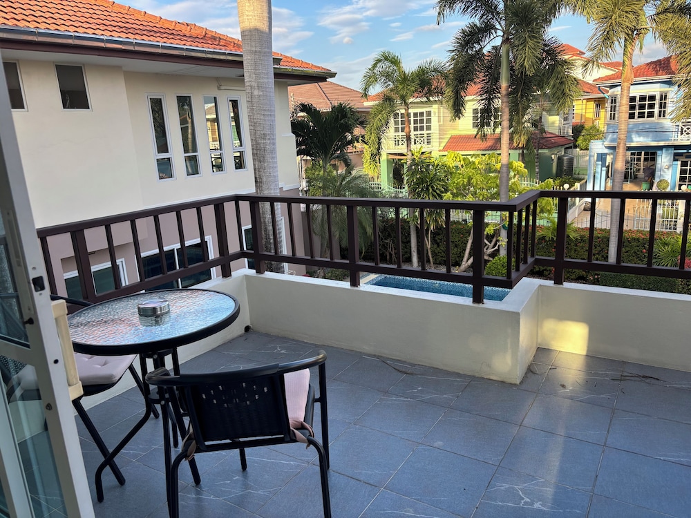 khun mai villa