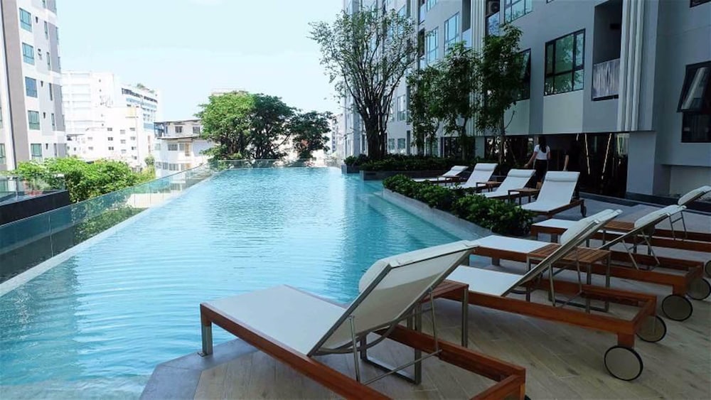 A Luxury 2 Bedrooms The Base Downtown