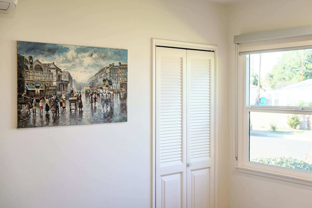Cozy & Stylish Home Spacious, Fully Equipped Stay