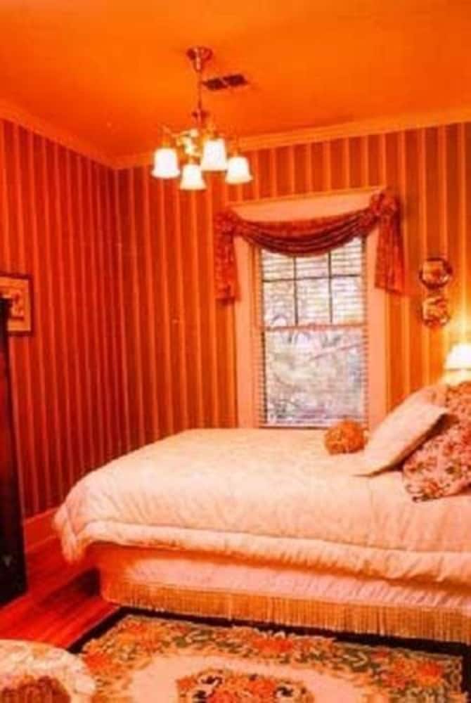 Far View - A Bed & Breakfast Estate