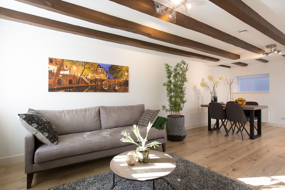 Canal Garden Apartment