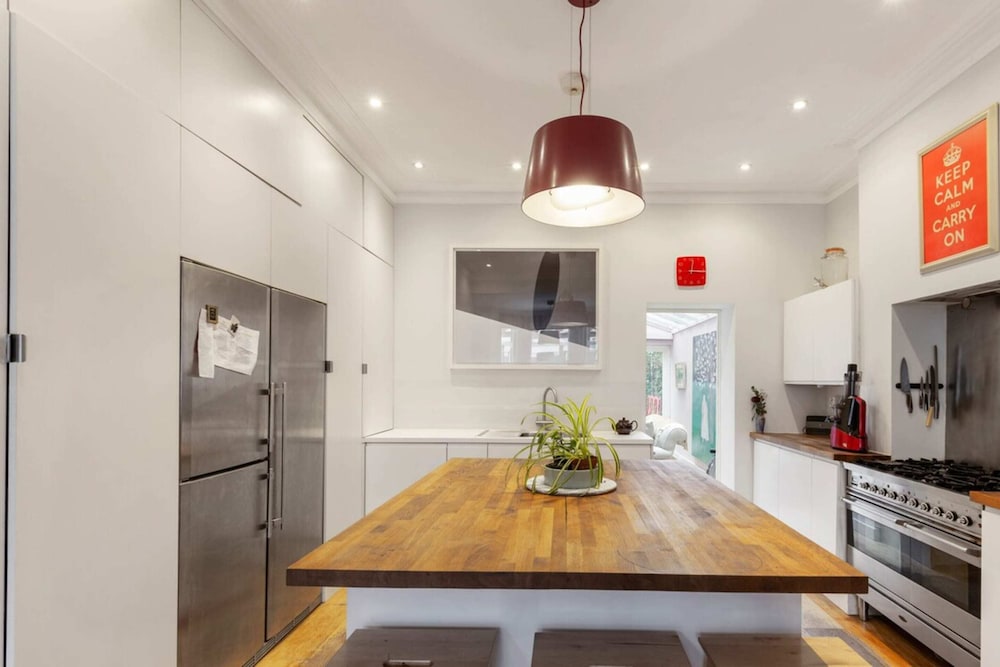 Lovely 4 Bedroom House near Portobello
