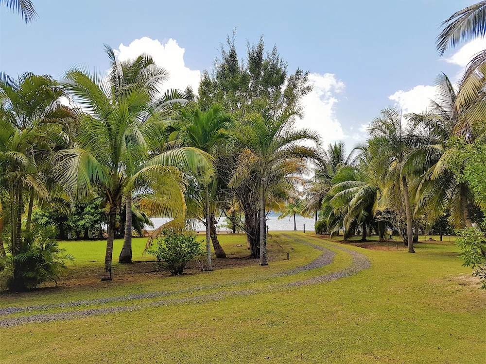 Huahine - Hibiscus House