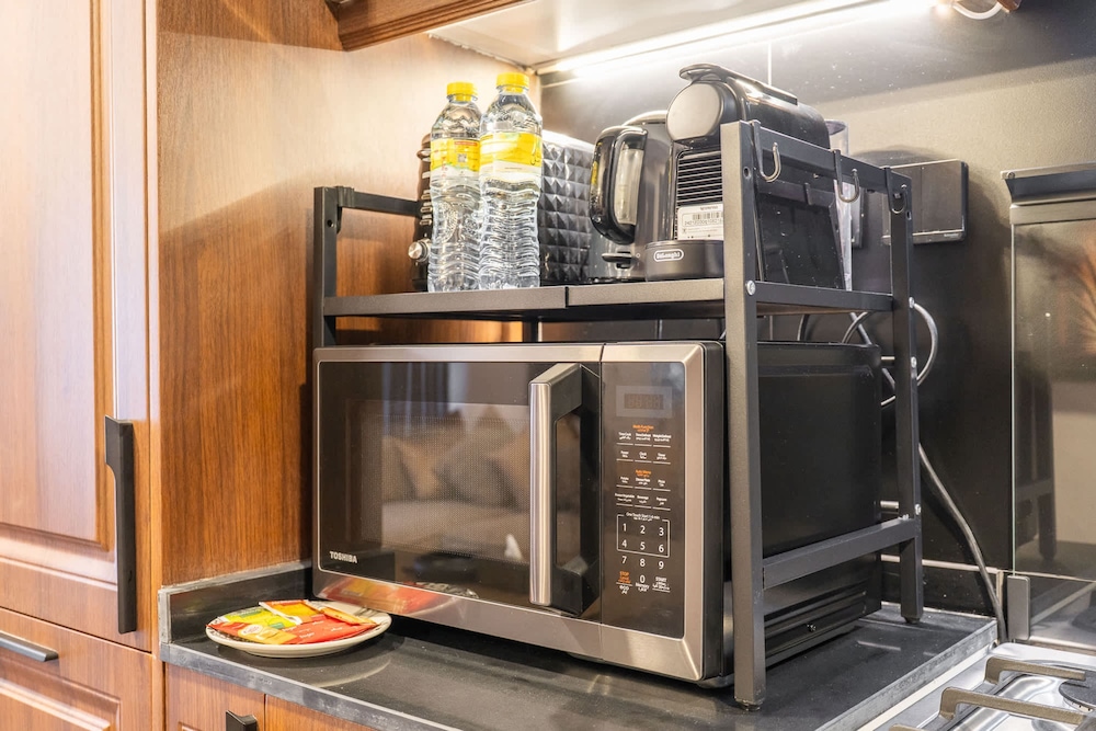 Extravagant Studio Stay for 2 in JVC