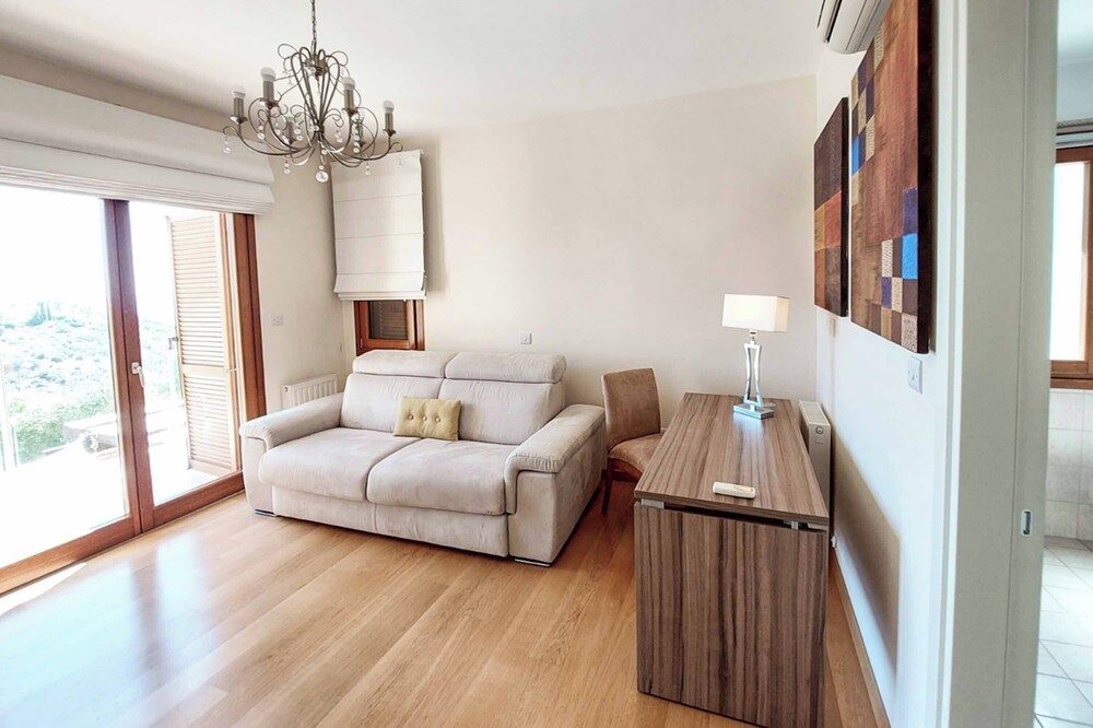 Aphrodite Hills Superior Villa 0100