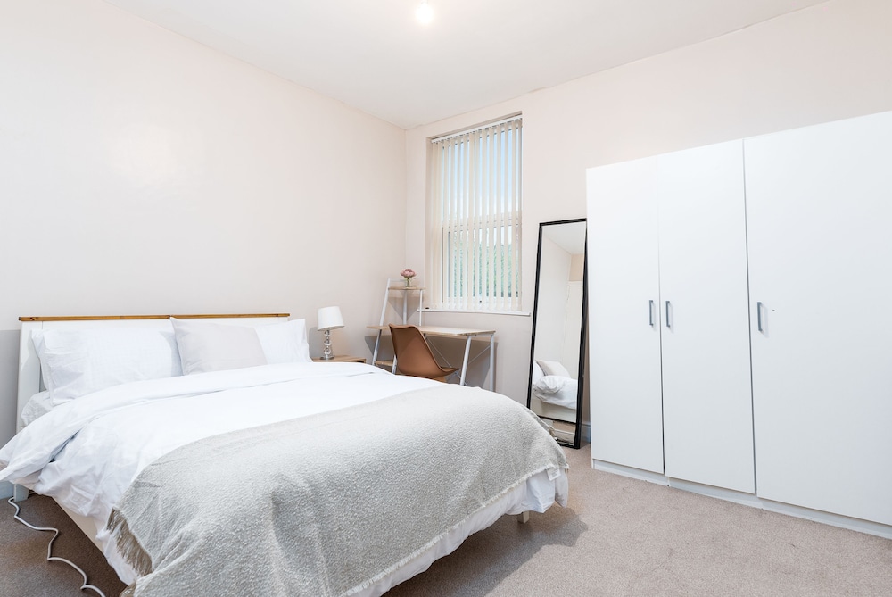 Lovely 2-bed House in Nottingham view 2