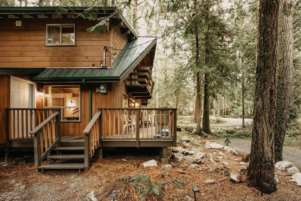 27gs - Bbq - Pets Ok - Wifi - Sleeps 10 3 Bedroom Home by RedAwning