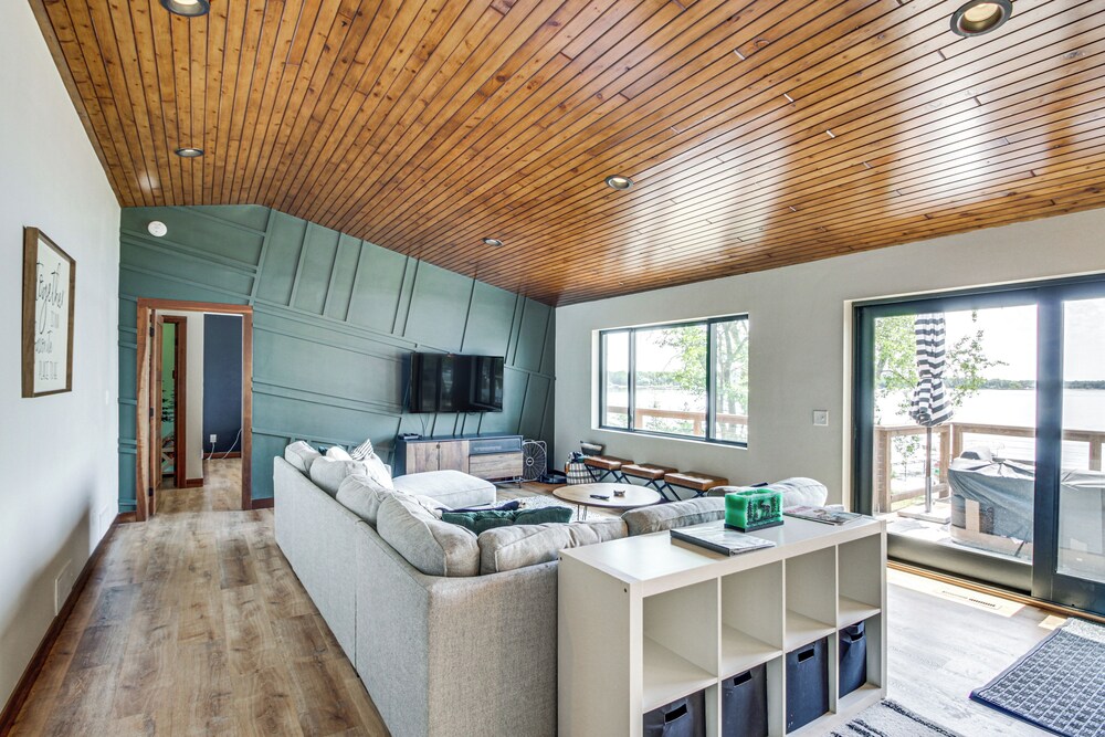 Private Beach & Dock: White Sand Lake Retreat!