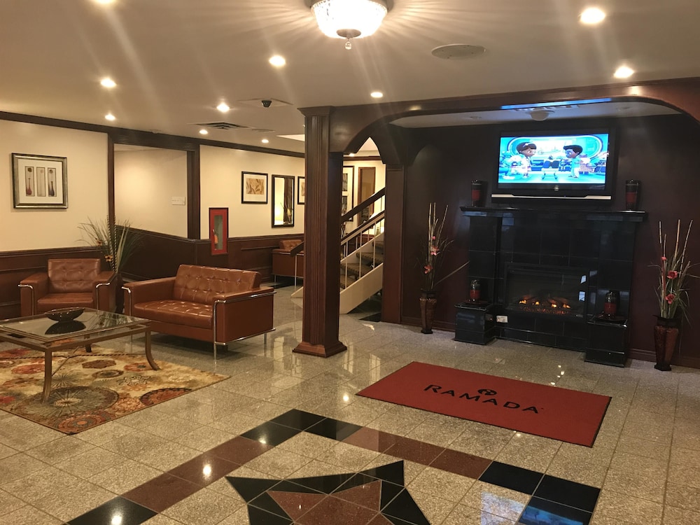 Ramada by Wyndham Albert Lea view 4