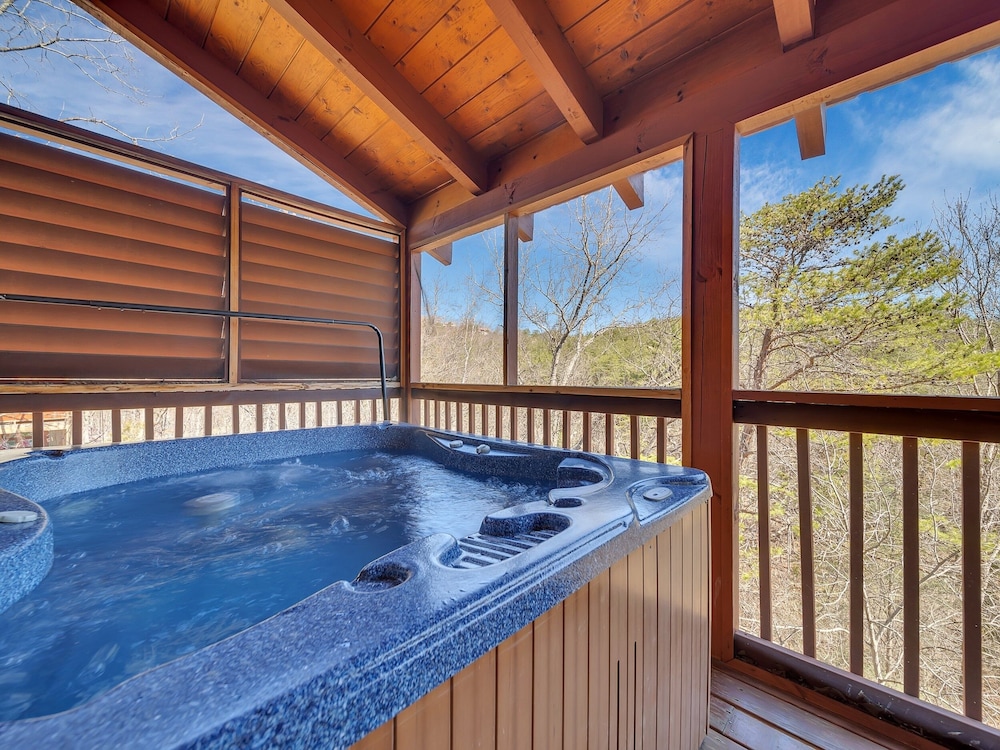 Ern821 - Tranquil Times 5 Bedroom Cabin