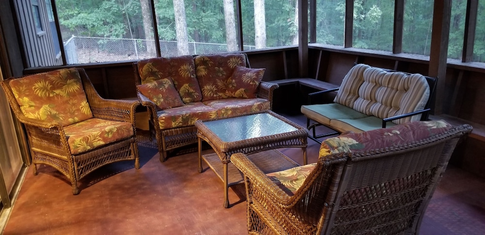 Hotel Canterbury Cabin - Image 1