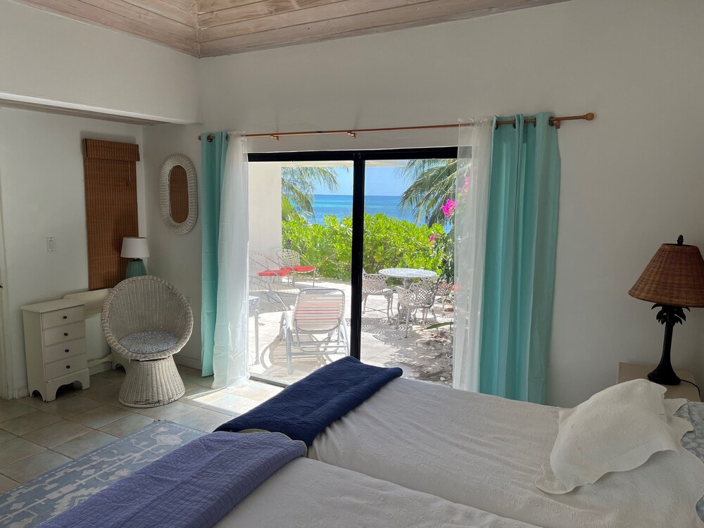 Hohum - Private Beachfront House On Exclusive Windermere 3 Bedroom Home