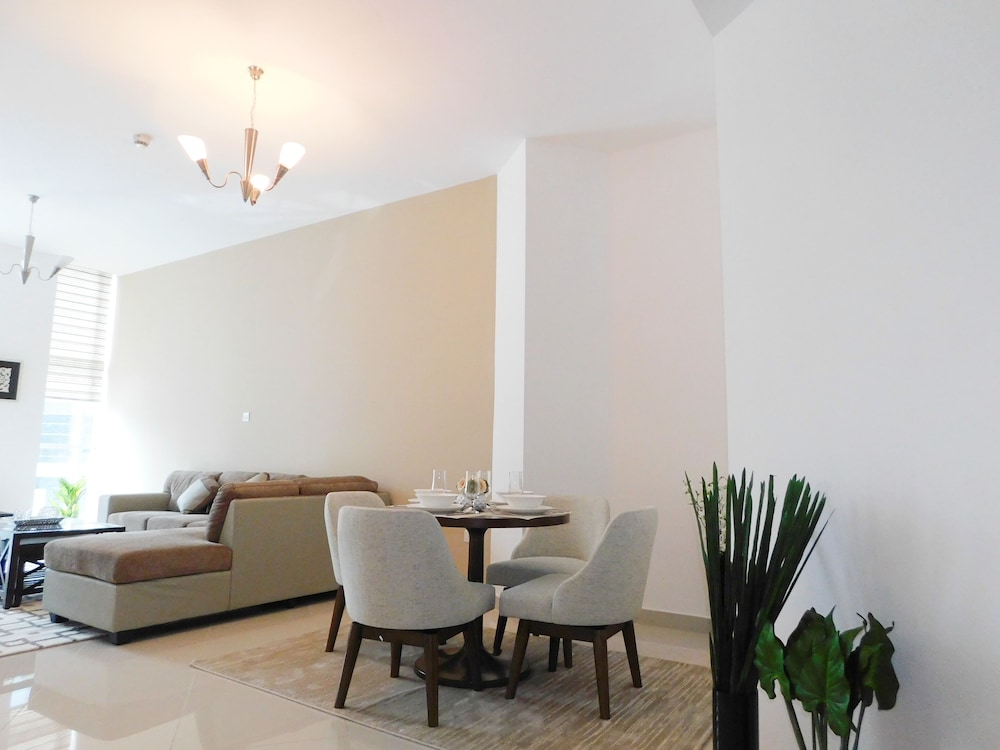 Luton Vacation Homes Continental Tower