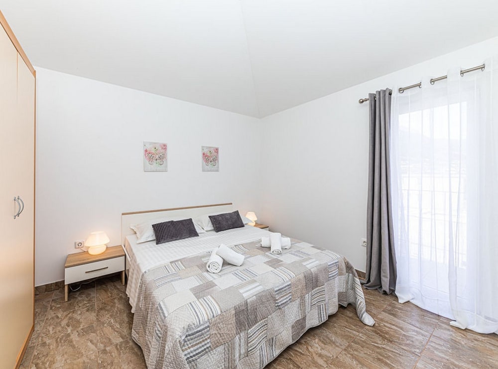 Exquisite Spacious Villa Bufaline With Pool and Gym