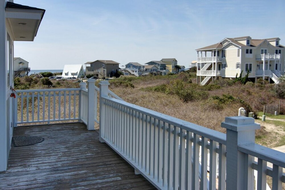 Dune Escape 5 Bedroom Home by RedAwning
