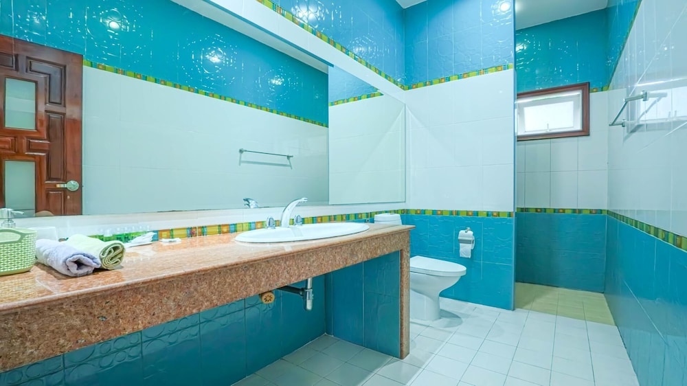 7 Bedroom Pool Villa in Kathu SV1