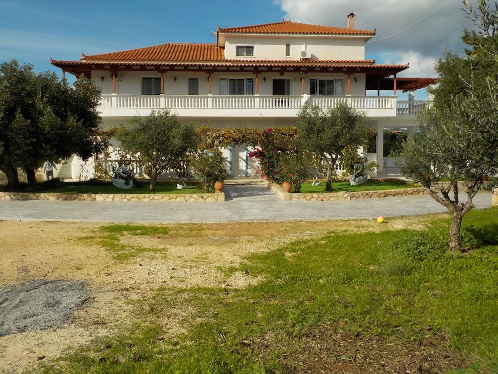 Mikro Nisi Studios