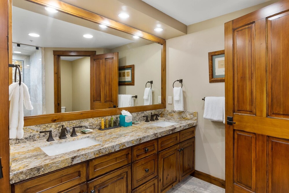 Trail's End Lodge at Deer Valley Resort - Two Bedroom Residence with Den and Spa #202 2 Condo