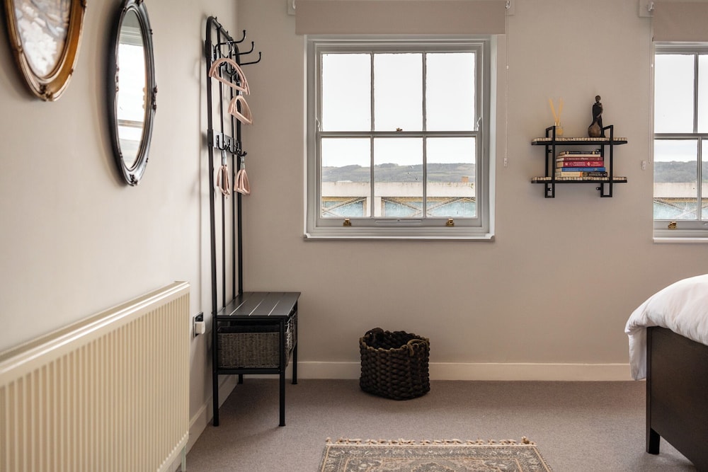 Stunning High Street Loft in Cheltenham