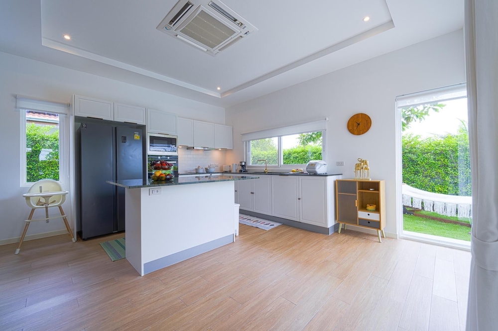 TropicalFamilyVilla w Pool&Garden ML103