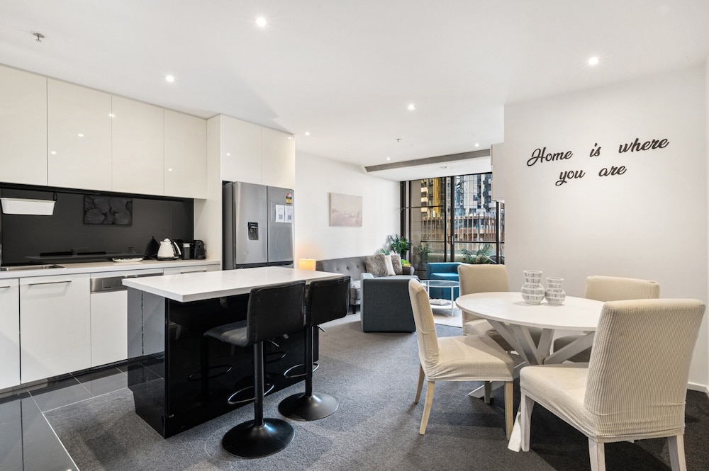 Stylish Southbank 2-bed Flat w/ Balcony