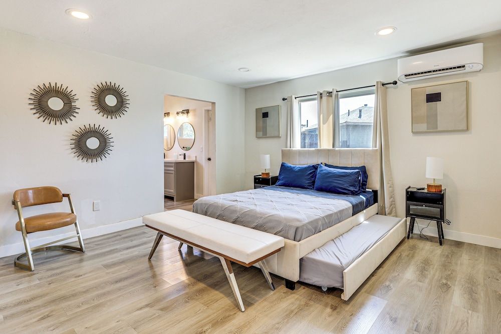 Modern Gem w/ Outdoor Oasis: 5 Mi to Lake Jennings