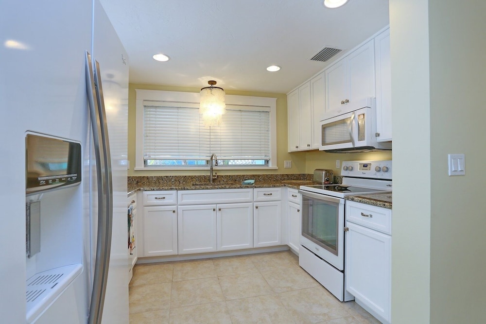 Seascapes 3 Bedroom Home by RedAwning