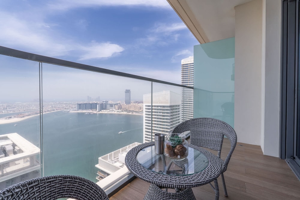 1 Bedroom in Marina Vista With Full Palm Views