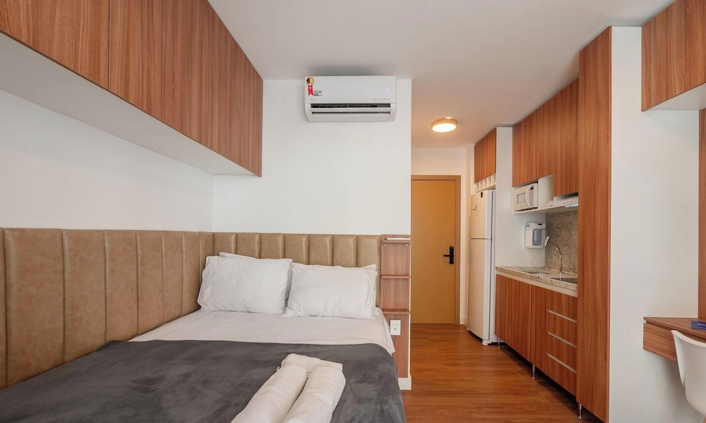 Fully Equipped Accommodations in a Building With a Pool, 270m From Barra Beach - Caoa