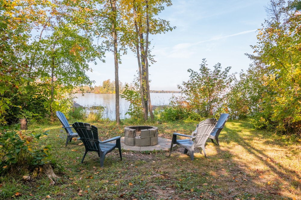 Lakepoint Cottage Resort