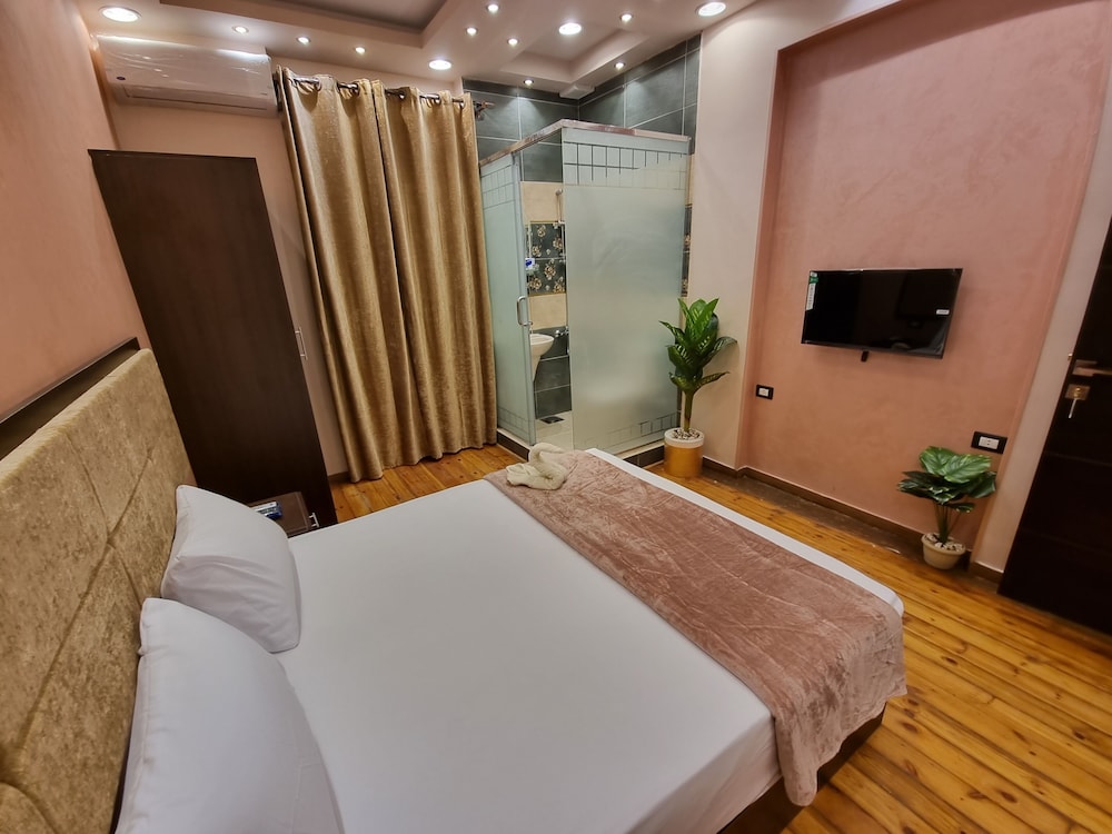 Cairo plaza 2 hotel